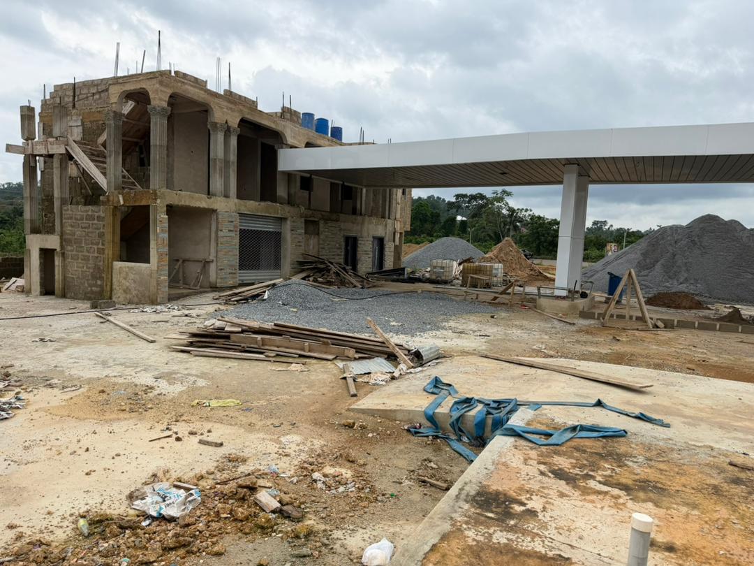 Right view of Constuction Of Filling Station/ Mini Mart